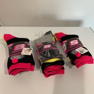 Sketchers socks girl size 7-8.5 black and gray